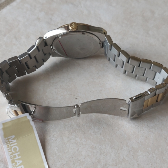 Micheal Kors Watch  #5593 - Picture 4 of 5